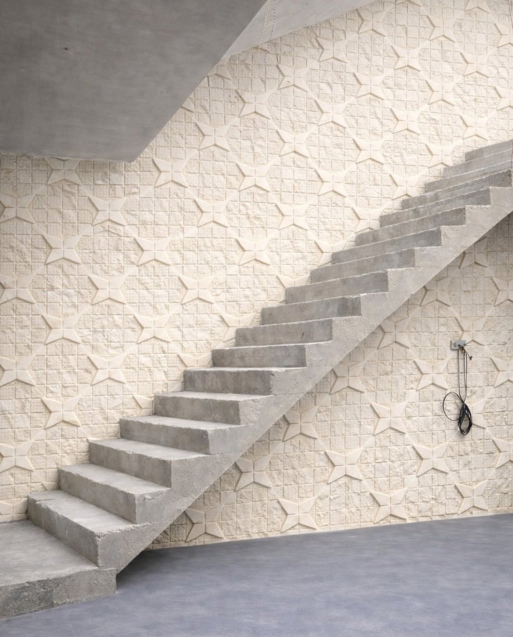 𝑪𝒍𝒊𝒆𝒏𝒕:“I want to use stone here, but how will it look?”
𝐔𝐬: “Let’s show you.”
Using AI visualization, we transformed their double-height wall into a stunning stone-clad feature — even before the work begins.
𝐍𝐨 𝐠𝐮𝐞𝐬𝐬𝐰𝐨𝐫𝐤. 𝐉𝐮𝐬𝐭 𝐜𝐨𝐧𝐟𝐢𝐝𝐞𝐧𝐜𝐞.